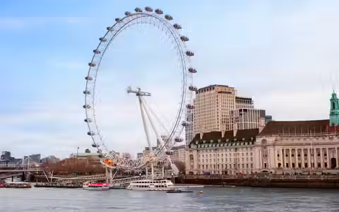 London Eye Tickets With Fast Track and Champagne Options image 1